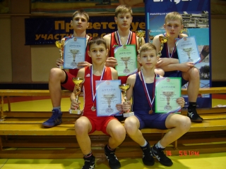 Pirmoje eilėje: V.Babuškinas, D.Pečiulis; antroje eilėje: L.Urbonas, R.Timinskas, K.Drobatas